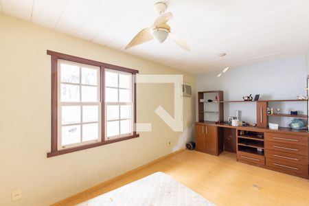 Casa de condomínio à venda com 500m², 5 quartos e 2 vagas Casa de condomínio à venda com 500m², 5 quartos e 2 vagasQuarto