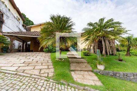 Casa de condomínio à venda com 500m², 5 quartos e 2 vagas Casa de condomínio à venda com 500m², 5 quartos e 2 vagasFachada