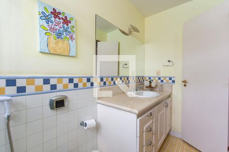 Casa de condomínio à venda com 500m², 5 quartos e 2 vagas Casa de condomínio à venda com 500m², 5 quartos e 2 vagasBanheiro