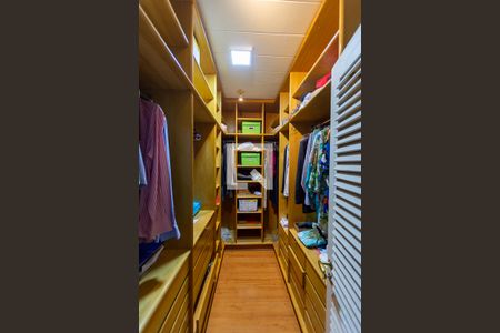 Casa de condomínio à venda com 500m², 5 quartos e 2 vagas Casa de condomínio à venda com 500m², 5 quartos e 2 vagasQuarto