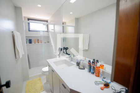 Apartamento à venda com 280m², 4 quartos e 3 vagasBanheiro da Suíte 1