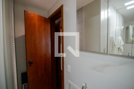 Apartamento à venda com 280m², 4 quartos e 3 vagasBanheiro da Suíte 2