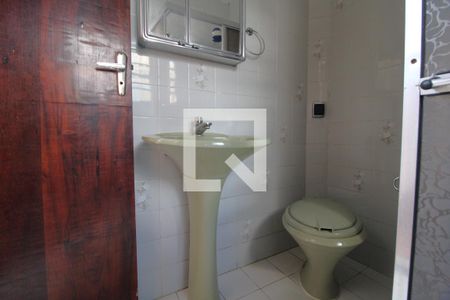 Casa à venda com 140m², 3 quartos e 2 vagasBanheiro da suíte