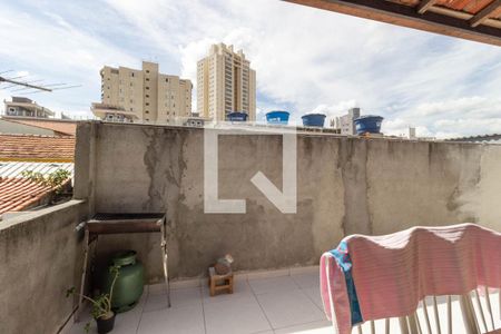 Casa à venda com 70m², 2 quartos e 1 vaga Casa à venda com 70m², 2 quartos e 1 vagaVaranda