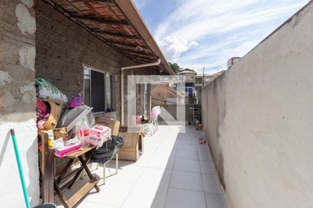 Casa à venda com 70m², 2 quartos e 1 vaga Casa à venda com 70m², 2 quartos e 1 vagaVaranda