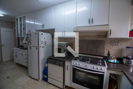 Apartamento à venda com 200m², 3 quartos e 4 vagas Apartamento à venda com 200m², 3 quartos e 4 vagasCozinha