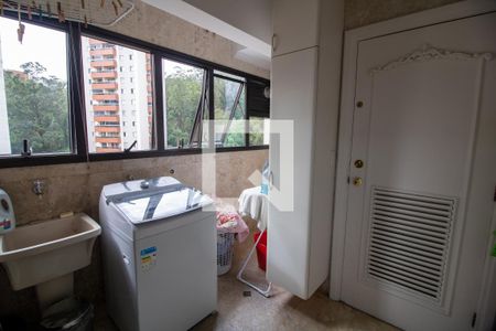 Apartamento à venda com 200m², 3 quartos e 4 vagas Apartamento à venda com 200m², 3 quartos e 4 vagasArea de Serviço