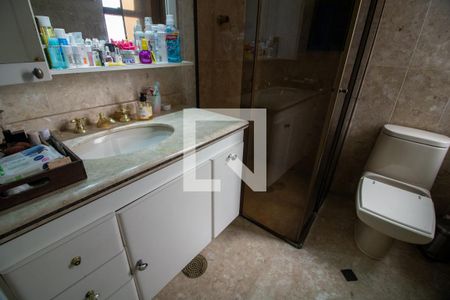 Apartamento à venda com 200m², 3 quartos e 4 vagas Apartamento à venda com 200m², 3 quartos e 4 vagasBanheiro Suite 2