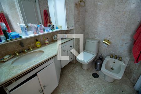 Apartamento à venda com 200m², 3 quartos e 4 vagas Apartamento à venda com 200m², 3 quartos e 4 vagasBanheiro Suite 3