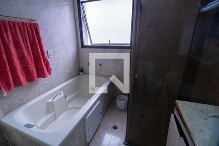 Apartamento à venda com 200m², 3 quartos e 4 vagas Apartamento à venda com 200m², 3 quartos e 4 vagasBanheiro Suite 3