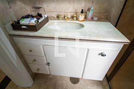 Apartamento à venda com 200m², 3 quartos e 4 vagas Apartamento à venda com 200m², 3 quartos e 4 vagasBanheiro Suite 2