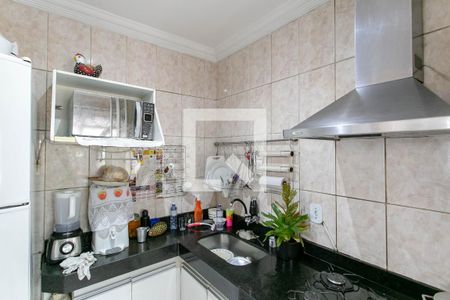 Cozinha de apartamento à venda com 3 quartos, 62m² em Guarani, Belo Horizonte