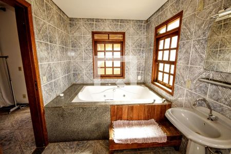 Casa à venda com 5000m², 18 quartos e 19 vagasBanho 2