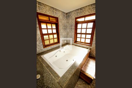 Casa à venda com 5000m², 18 quartos e 19 vagasBanho 2