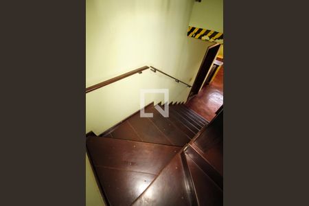 Casa à venda com 5000m², 18 quartos e 19 vagasEscada