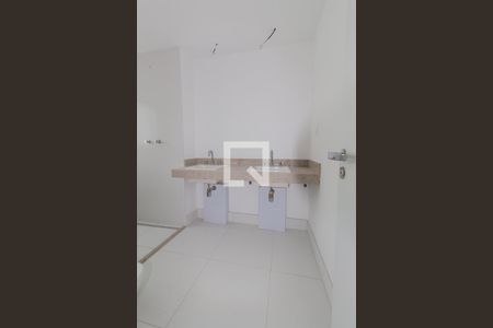 Apartamento à venda com 230m², 4 quartos e 4 vagasBanheiro da Suíte 2