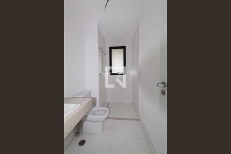 Apartamento à venda com 230m², 4 quartos e 4 vagasBanheiro do Suíte 1