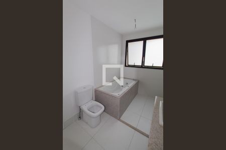 Apartamento à venda com 230m², 4 quartos e 4 vagasBanheiro da Suíte 2