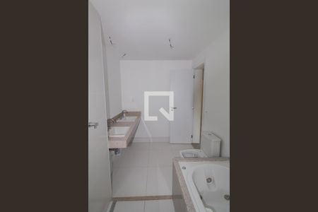 Apartamento à venda com 230m², 4 quartos e 4 vagasBanheiro da Suíte 2
