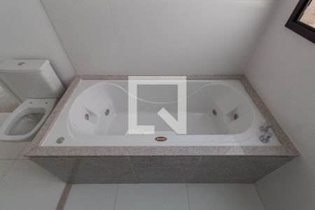 Apartamento à venda com 230m², 4 quartos e 4 vagasBanheiro da Suíte 2