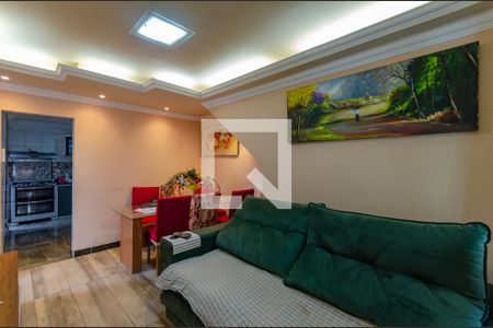 Sala de casa de condomínio à venda com 3 quartos, 60m² em Vila Cloris, Belo Horizonte