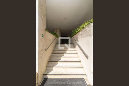 Apartamento à venda com 120m², 3 quartos e 3 vagasEntrada do Condomínio - Escadas