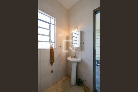 Casa à venda com 300m², 4 quartos e 2 vagas Casa à venda com 300m², 4 quartos e 2 vagasEdícula - Banheiro