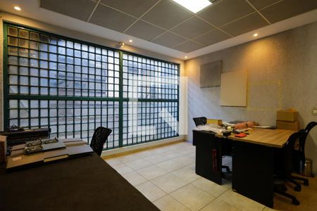 Casa à venda com 300m², 4 quartos e 2 vagas Casa à venda com 300m², 4 quartos e 2 vagasEscritório - Sala 3