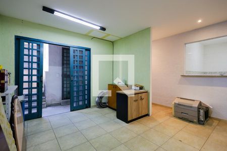 Casa à venda com 300m², 4 quartos e 2 vagas Casa à venda com 300m², 4 quartos e 2 vagasEscritório - Sala 1