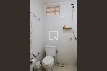 Casa à venda com 300m², 4 quartos e 2 vagas Casa à venda com 300m², 4 quartos e 2 vagasBanheiro 1