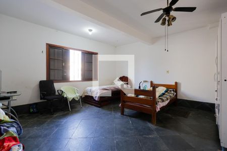 Casa à venda com 300m², 4 quartos e 2 vagas Casa à venda com 300m², 4 quartos e 2 vagasEdícula - Sala