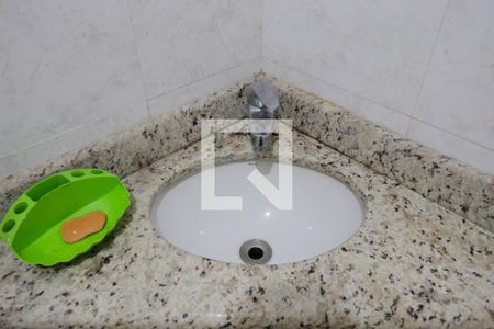 Casa à venda com 300m², 4 quartos e 2 vagas Casa à venda com 300m², 4 quartos e 2 vagasBanheiro 1