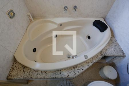 Casa à venda com 300m², 4 quartos e 2 vagas Casa à venda com 300m², 4 quartos e 2 vagasBanheiro da Suíte