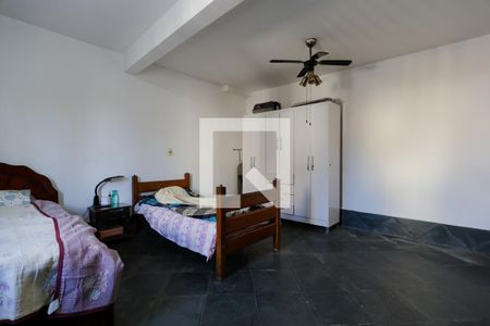 Casa à venda com 300m², 4 quartos e 2 vagas Casa à venda com 300m², 4 quartos e 2 vagasEdícula - Quarto