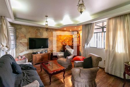 Sala de casa à venda com 4 quartos, 246m² em Ipiranga, Belo Horizonte