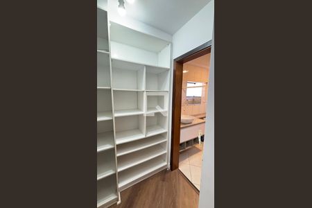 Casa à venda com 153m², 3 quartos e 2 vagasSuite 1 - Closet