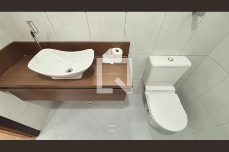 Casa à venda com 153m², 3 quartos e 2 vagasBanheiro