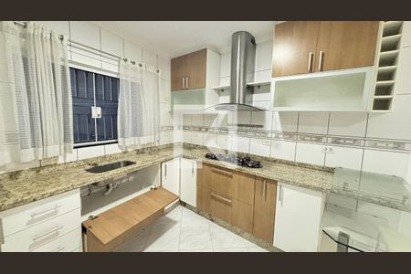 Casa à venda com 153m², 3 quartos e 2 vagasCozinha