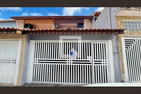 Casa à venda com 153m², 3 quartos e 2 vagasFachada