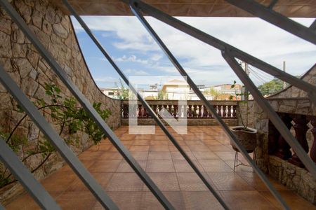 Vista Sala de casa à venda com 3 quartos, 260m² em Vila Sao Francisco, São Paulo