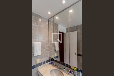 Apartamento à venda com 320m², 3 quartos e 1 vagaBanheiro da Suíte 2 - 1 andar