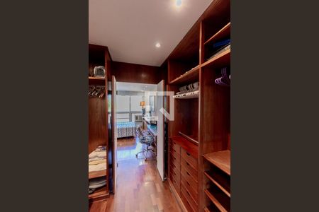 Apartamento à venda com 320m², 3 quartos e 1 vagaCloset Suíte 2 - 1 andar