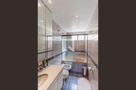 Apartamento à venda com 320m², 3 quartos e 1 vagaBanheiro da Suíte 2 - 1 andar