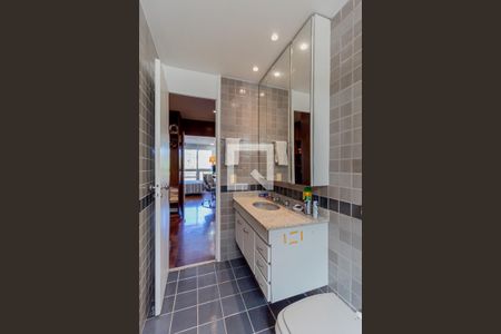 Apartamento à venda com 320m², 3 quartos e 1 vagaBanheiro da Suíte 2 - 1 andar