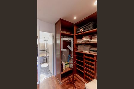 Apartamento à venda com 320m², 3 quartos e 1 vagaCloset Suíte 2 - 1 andar