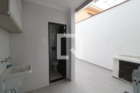 Casa à venda com 95m², 2 quartos e 1 vagaÁrea de serviço