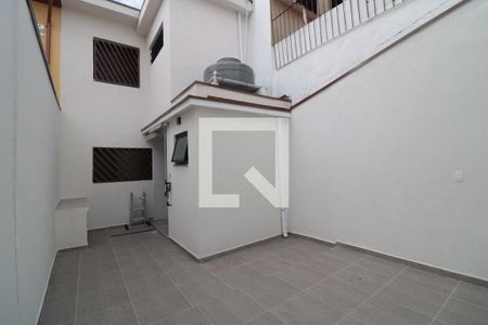 Casa à venda com 95m², 2 quartos e 1 vagaÁrea de serviço
