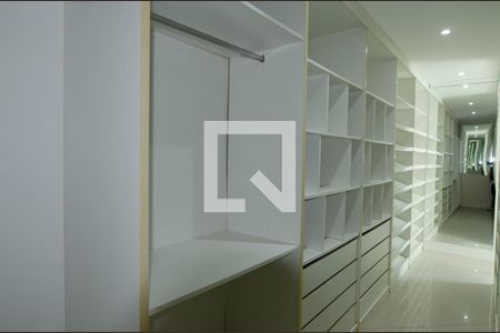 Casa de condomínio à venda com 600m², 6 quartos e 3 vagasCloset da suíte 4