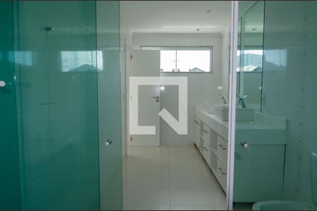 Casa de condomínio à venda com 600m², 6 quartos e 3 vagasBanheiro da suíte 4