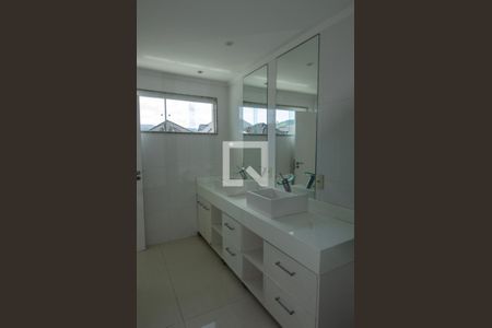 Casa de condomínio à venda com 600m², 6 quartos e 3 vagasBanheiro da suíte 4